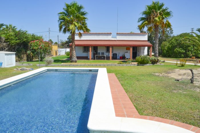 Country house with large plot and pool for sale in Chiclana ID h2o7z