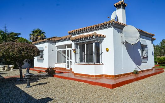 Lovely villa for sale in Chiclana with pool