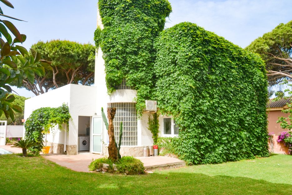 Urban villa for sale in Chiclana