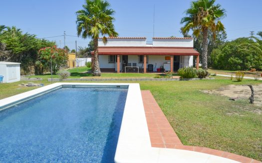 Country house with large plot and pool for sale in Chiclana ID h2o7z