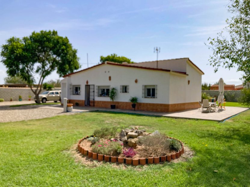 For sale countryside villa with large grounds in Chiclana ID p3h5u